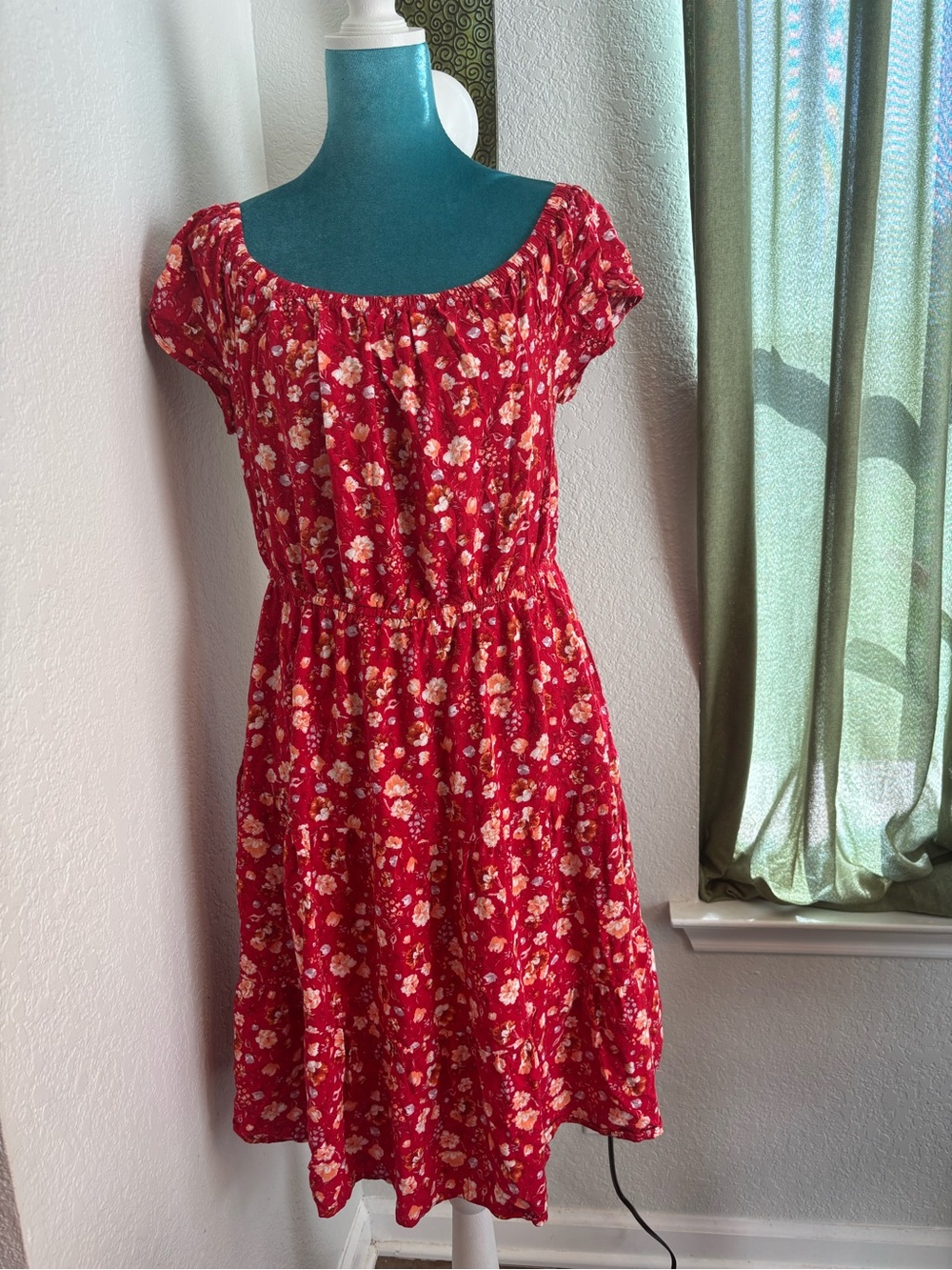 Red Floral Short Sleeve Smocked Waist Dress by Indigo Rose size Large